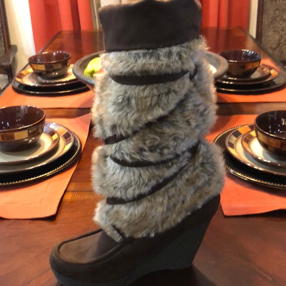 Brown Fox Fur boots never worn size 11 - Picture 2 of 4